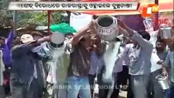 Milk farmers pour milk to protest anti-farmer govt policy