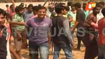 Police, public clash in Nayagarh over murder case