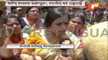 BJP workers protest BMC users fee hike, scuffle with police