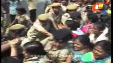 BJP women activists clash with cops in Sambalpur
