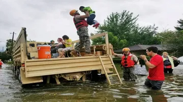 Hurricane Harvey: 311,000 apply for government aid