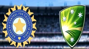 Australia win toss, to bat