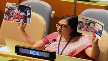 India hits out at Pakistan for using fake photo at UN, shows image of own terror victim