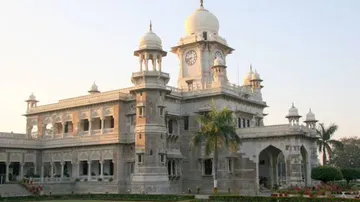 Indore tops cleanest cities list; UP's Gonda country's dirtiest