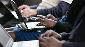 69% Pakistanis don't know what Internet is: Reports