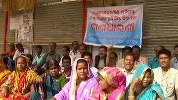 Chit fund victims stage dharna over non-payment of money