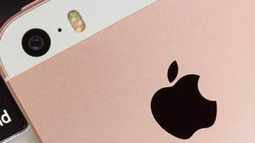 Apple pledges to alert users on iPhone performance