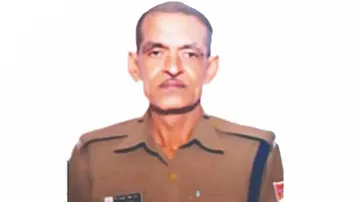 Railway police contributes to help family of brave heart who saved four lives