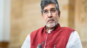 Satyarthi meets Pope seeking law against online child sexual abuse