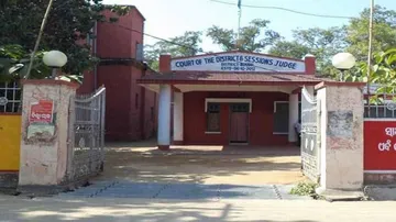 Sons avenge father's death by chopping off 'murderer's fingers