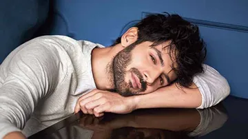 Kartik Aaryan Turns A Mimic At 'Ujda Chaman' Screening WATCH