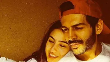 Kartik Aryan, Sara Ali Khan Loved-Up Pics Are Simply Adorable (Check)