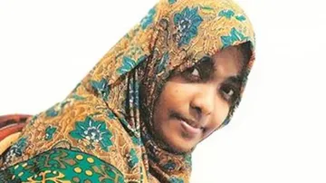 Kerala love jihad case: SC sets Hadiya free from custody of parents