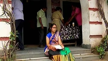 Misbehavior allegations against MP Anubhav: Scribe sits on dharna alleging police inaction