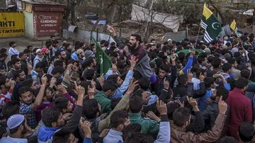 Pakistani militant killed in Kashmir, clashes erupt