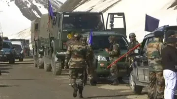 Srinagar-Leh highway re-opens for traffic