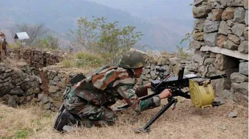 Indian, Pakistani troops in heavy gun fight on LoC