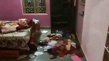 Armed dacoits loot cash, valuables from house