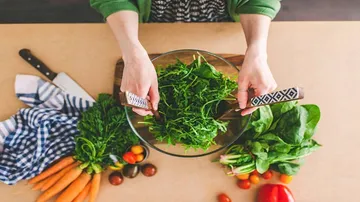 Low-calorie diet may be more beneficial for men
