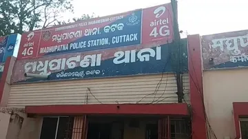 Rs 6 lakh looted from woman in front of police station