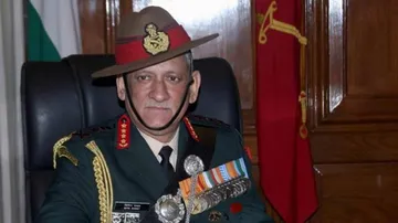 Army Chief Reviews Security Along LoC