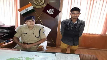 Wanted Maoist surrenders before Malkangiri police