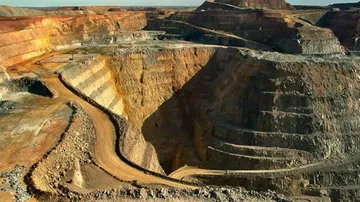 Three labourers trapped in stone mine, rescue operation on