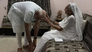 Modi meets mother, seeks blessings
