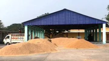 With no mandis, farmers go for distress sale in Odisha
