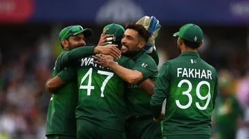 Pakistan bounce back with 14-run win over England