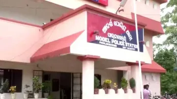Three persons held for threatening journalist