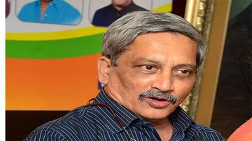 Defence Minister Parrikar steps down to be Goa CM