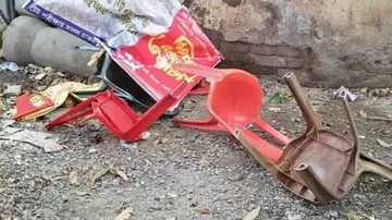 BJP-Trinamool clash in Kankinara, hurl bombs