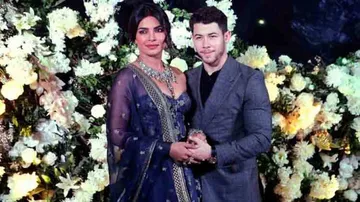 Priyanka Chopra, Nick Jonas romance in 'city of love'