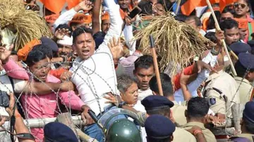 BJYM scuffles with police during protests over rising unemployment