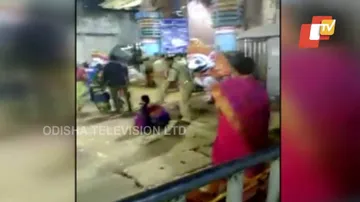 Police 'Misbehave' With Women Devotees In Front Of Puri Srimandir, Video Goes Viral