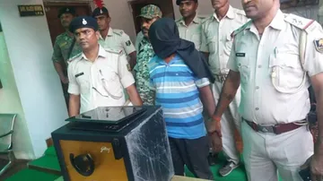 Notorious Inter-state bank robber Madhab Ravi Das nabbed in Bihar