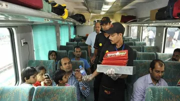IRCTC brings in new catering norms; know detail before boarding train