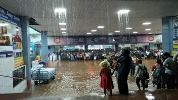 Heavy rains lash twin city; road, rail & air traffic affected