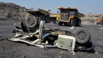 2 dead, 4 critical as poclain crashes into SUV in Sundargarh coal mine