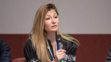  Emine Dzhaparova