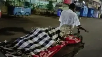 Puri sexagenarian takes ailing 85-YO friend to hospital on trolley