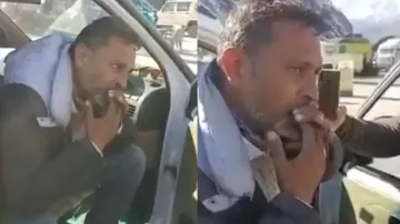 Amazing talent! Man uses leaf as music instrument, plays ‘Mere Naina Sawan Bhadon’