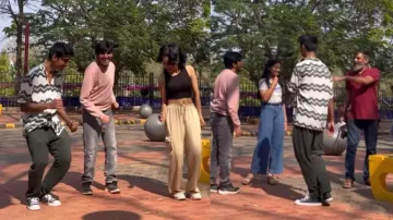 Adorable video of man encouraging daughter & son to join street dancers and make reels goes viral