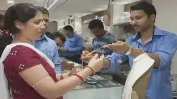 Odisha sees gold rush as RBI’s decision to withdraw Rs 2000 notes triggers panic buying