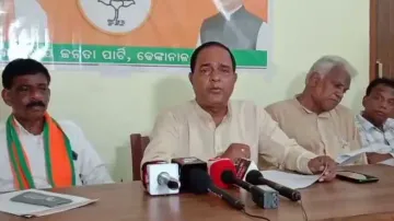 BJP castigates BJD elected representatives for being at 5T secretary’s service  