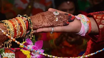 Drunk groom sparks wedding chaos; bride cancels marriage, holds boy hostage