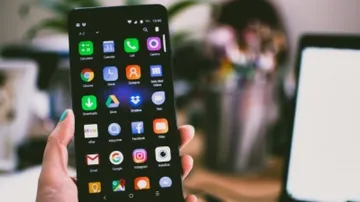 Apple blames iOS 17 bug, apps like Instagram for making new iPhones run warmer