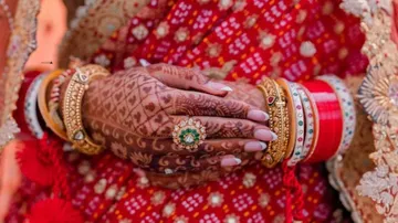 Bride elopes with lover