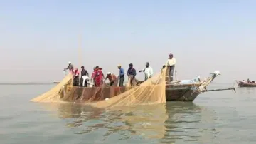 Pakistan releases 198 Indian fishermen